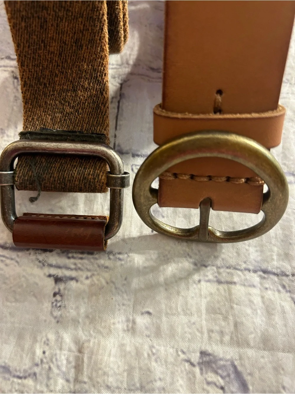 J.JILL GENUINE LEATHER FLORAL BROWN BRASS COLOR BUCKLE & BROWN DISTRESSED BELT